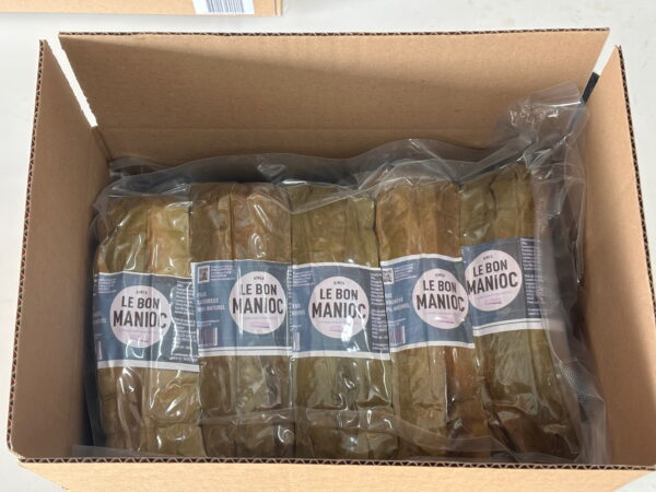 Les maniocs sont emballés sous vide avant expédition.